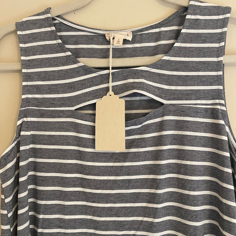 Hem & Thread Keyhole Large T-shirt Tank Top Style Dress Gray and White Size L - Picture 2 of 3